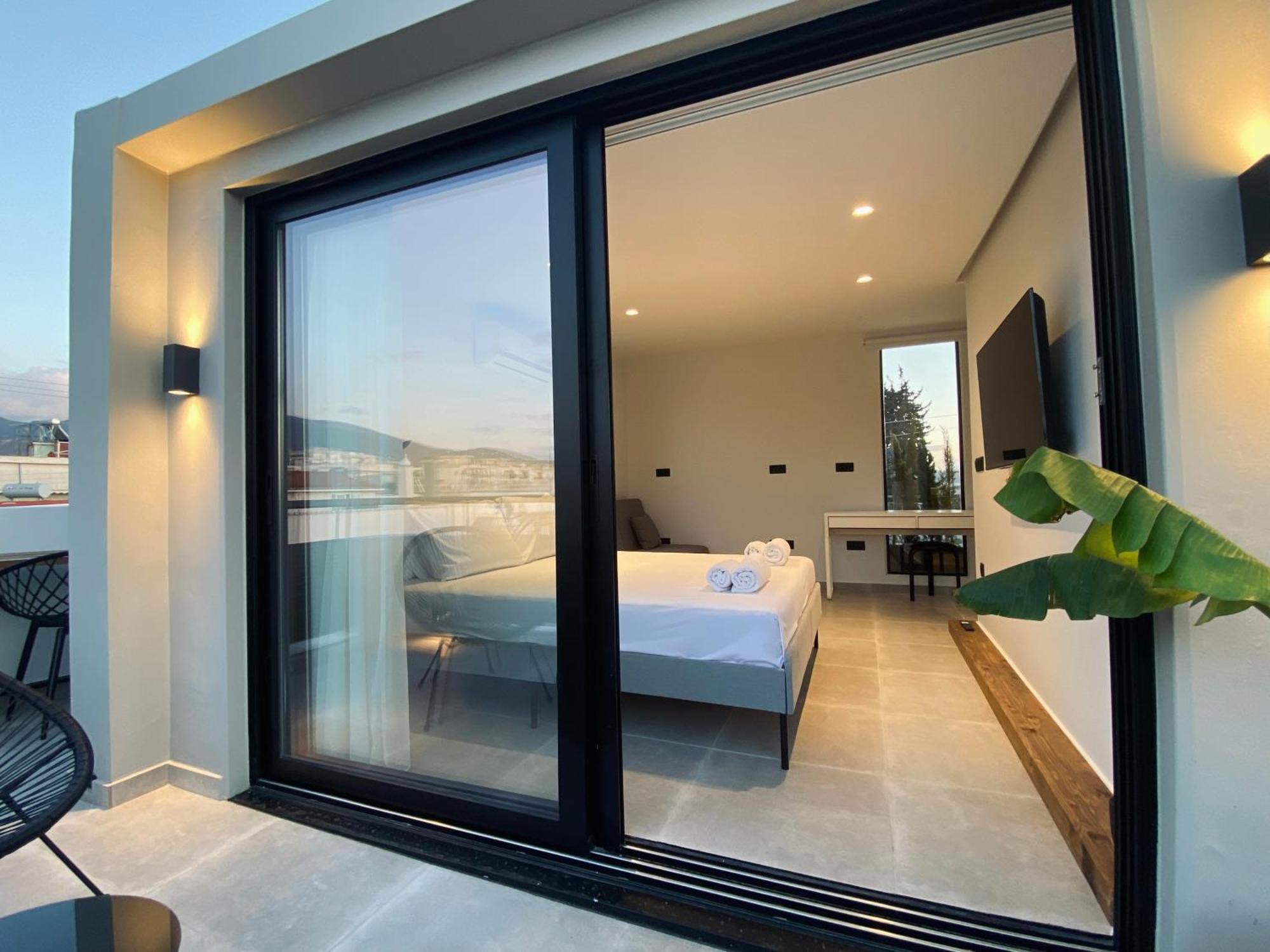 Апартаменты Hyperion Penthouse Патра Экстерьер фото